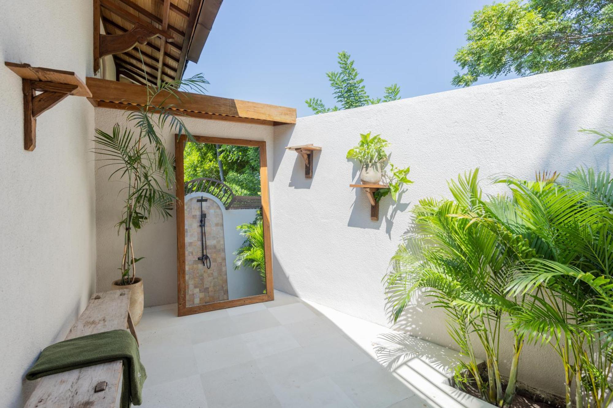 Kalyana Villa Gili Islands Exterior photo